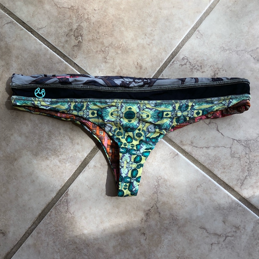 Maaji bikini bottoms super cheeky reversible S